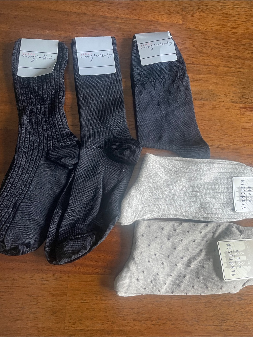 5 pairs women dress socks - VanHeusen and Geoffrey Bean New